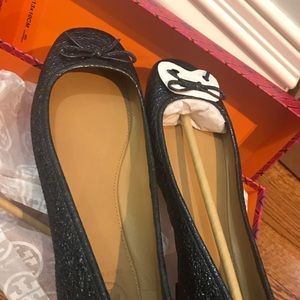Brand New Navy Tory Burch Ballet Flats size 6
